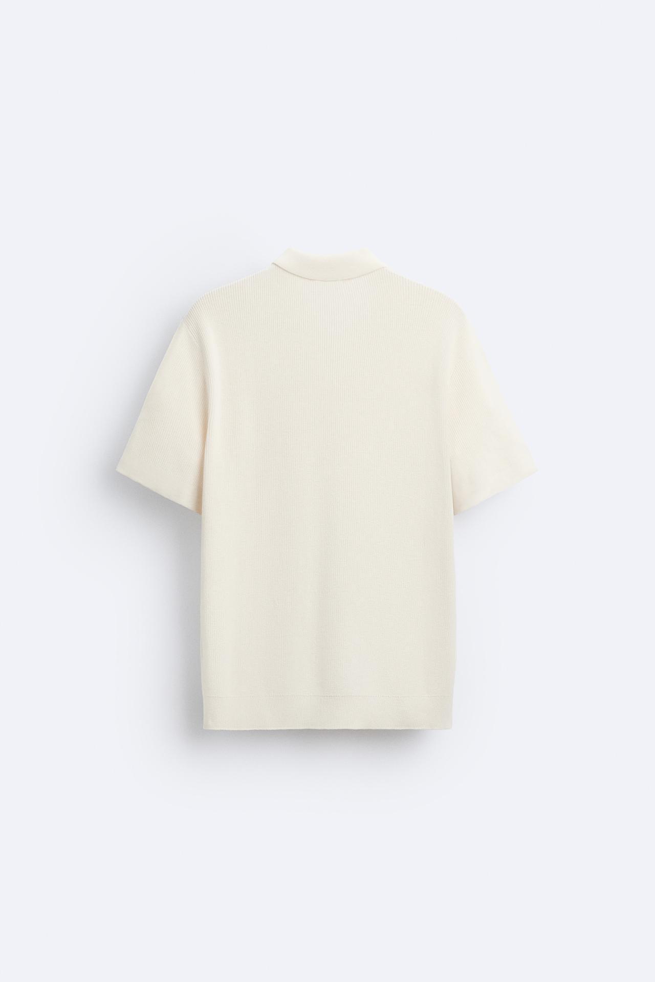 Elegante polo de punto con cremallera
