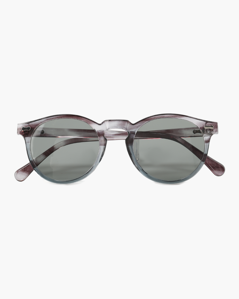 Dominic | Lässig Conjunto de 3 piezas con Suéter de Media Cremallera, Mocasines y Gafas de Sol Redondas