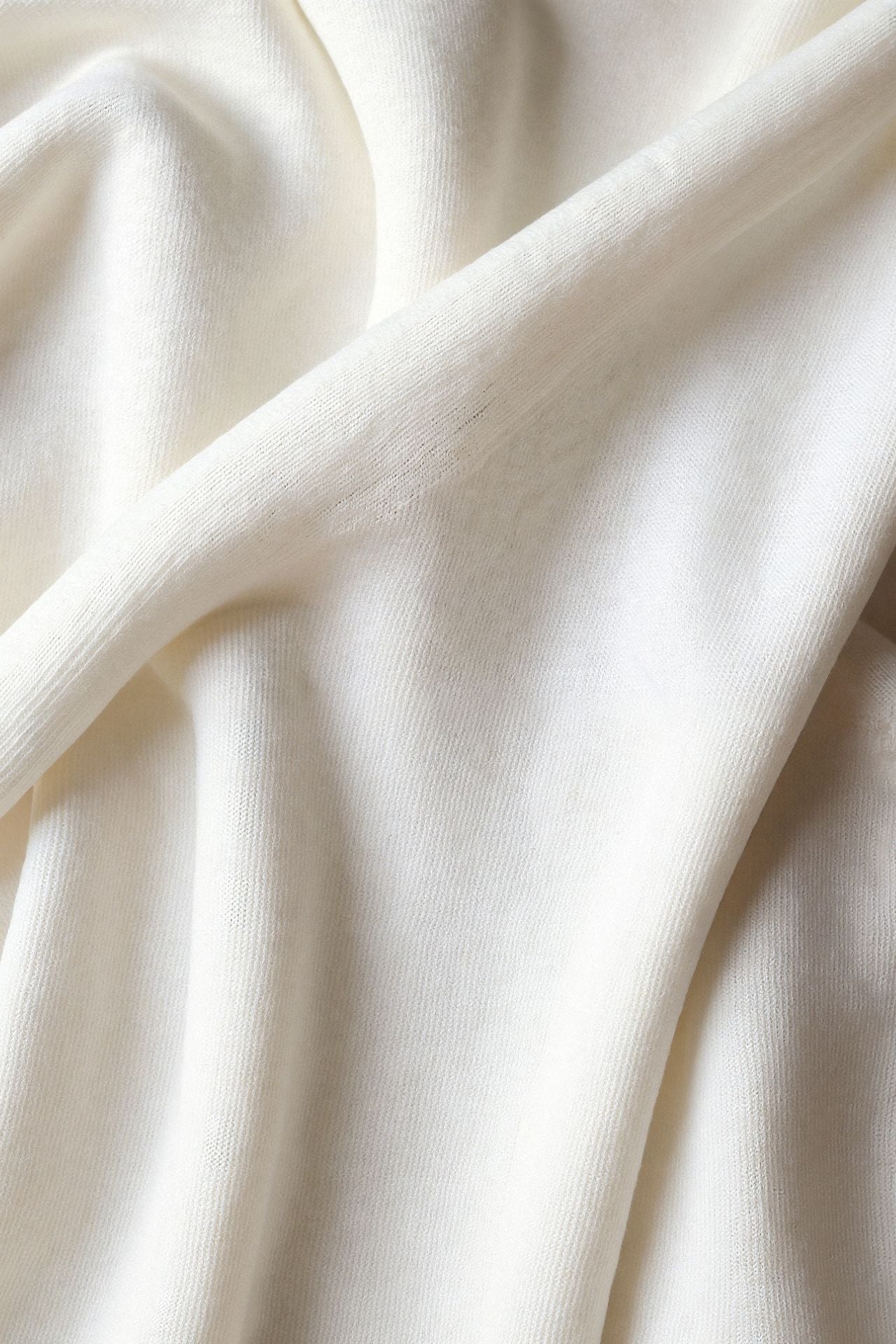 Sudadera minimalista con cuello de cremallera