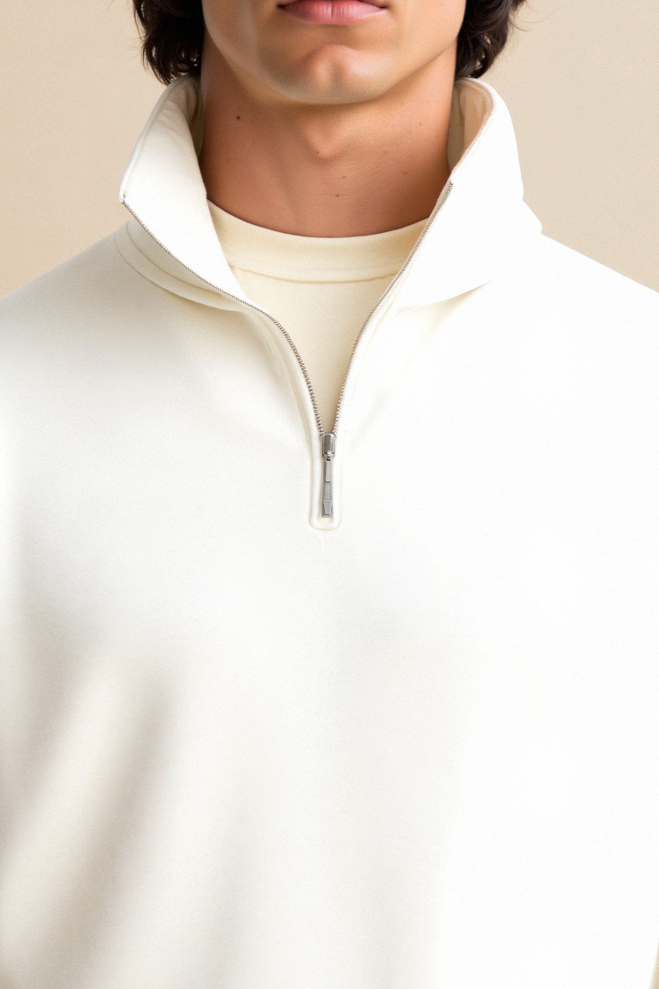 Suéter de forro polar minimalista con cremallera – Calor y estilo combinados