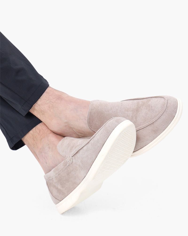 Dominic | Lässig Conjunto de 3 piezas con Suéter de Media Cremallera, Mocasines y Gafas de Sol Redondas