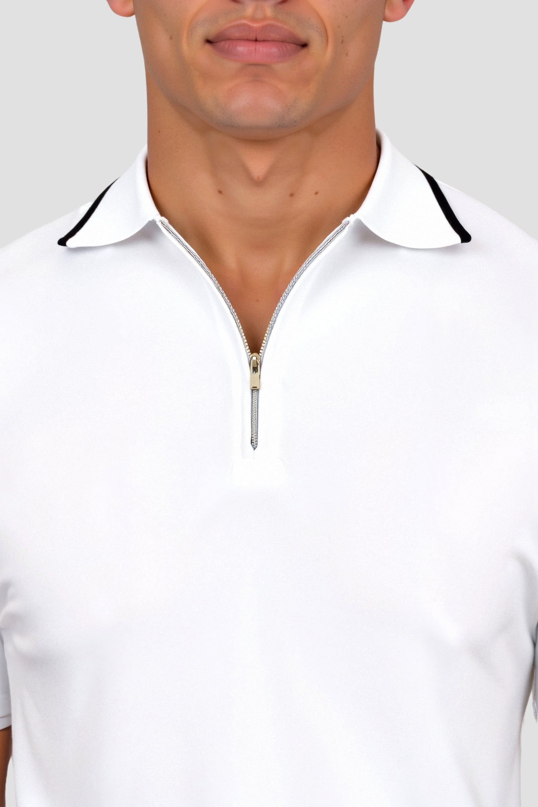 Camisa polo clásica con cremallera y detalles en contraste
