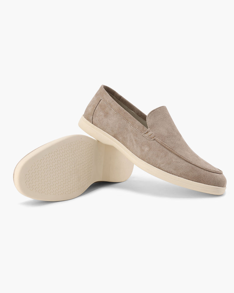 Dominic | Lässig Conjunto de 3 piezas con Suéter de Media Cremallera, Mocasines y Gafas de Sol Redondas