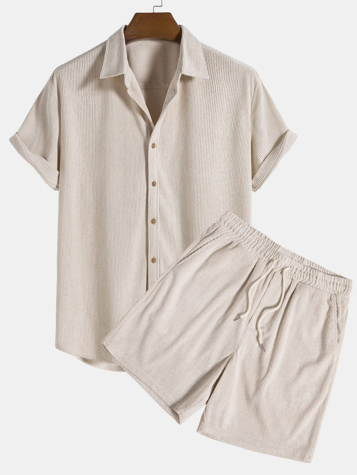 Elegantes conjunto de punto para hombres en apariencia de canalé fino | Camisa y pantalones cortos