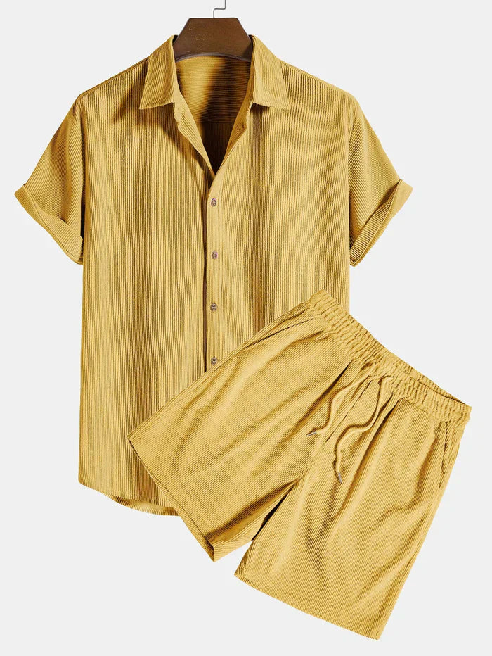 Elegantes conjunto de punto para hombres en apariencia de canalé fino | Camisa y pantalones cortos