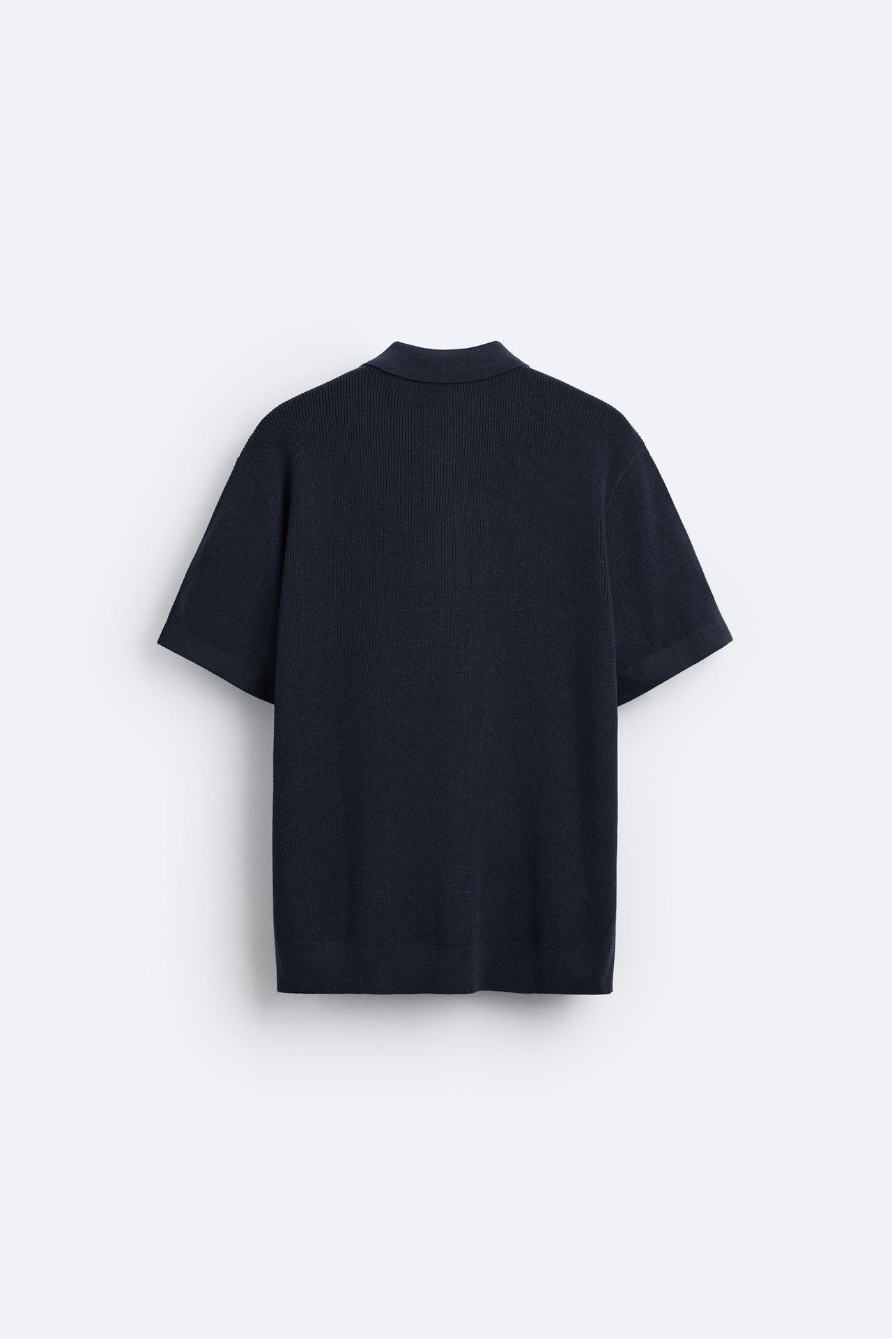 Elegante polo de punto con cremallera