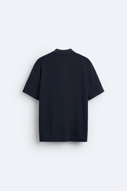 Elegante polo de punto con cremallera