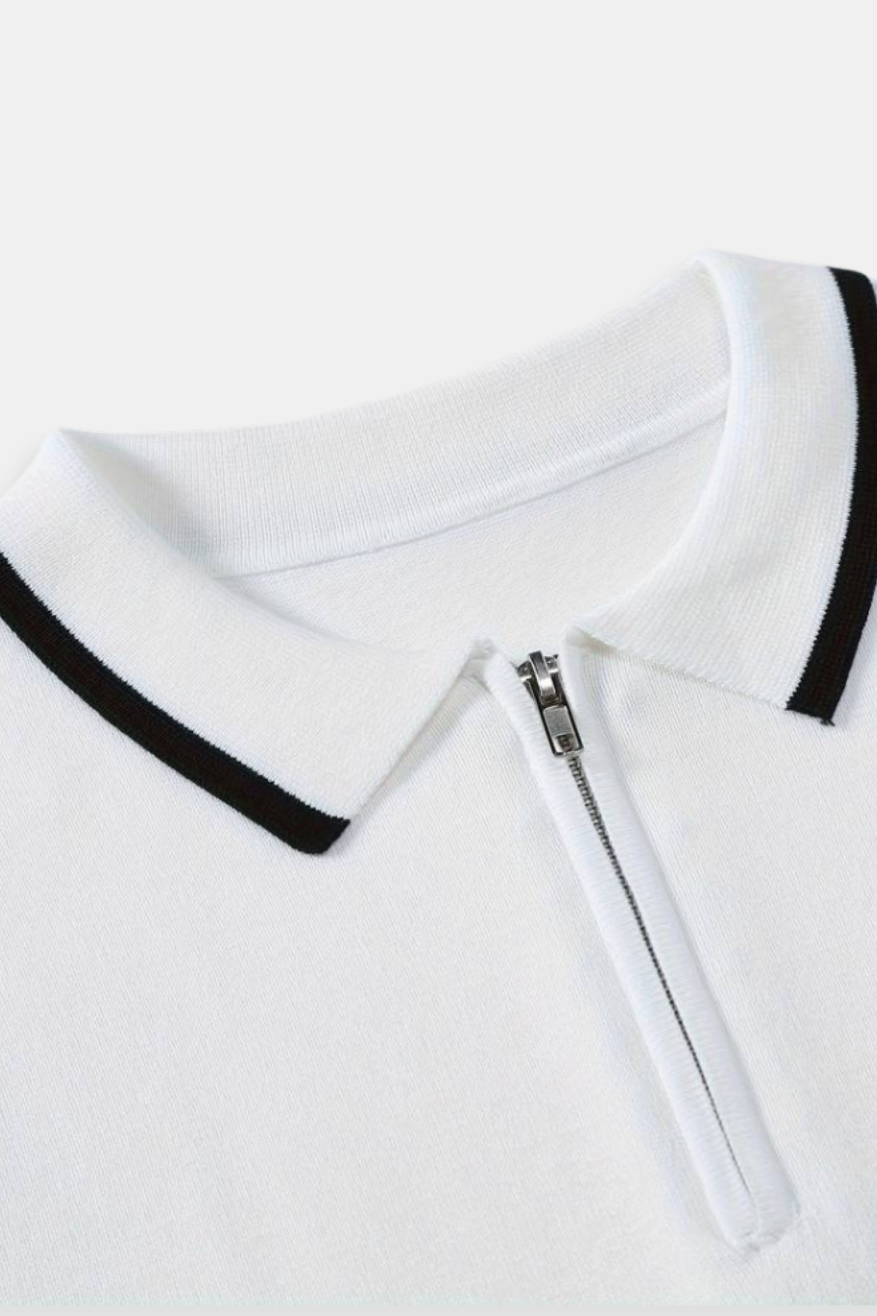 Camisa polo clásica con cremallera y detalles en contraste