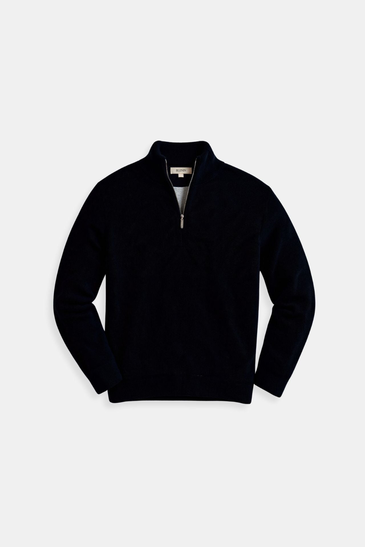 Sudadera minimalista con cuello de cremallera