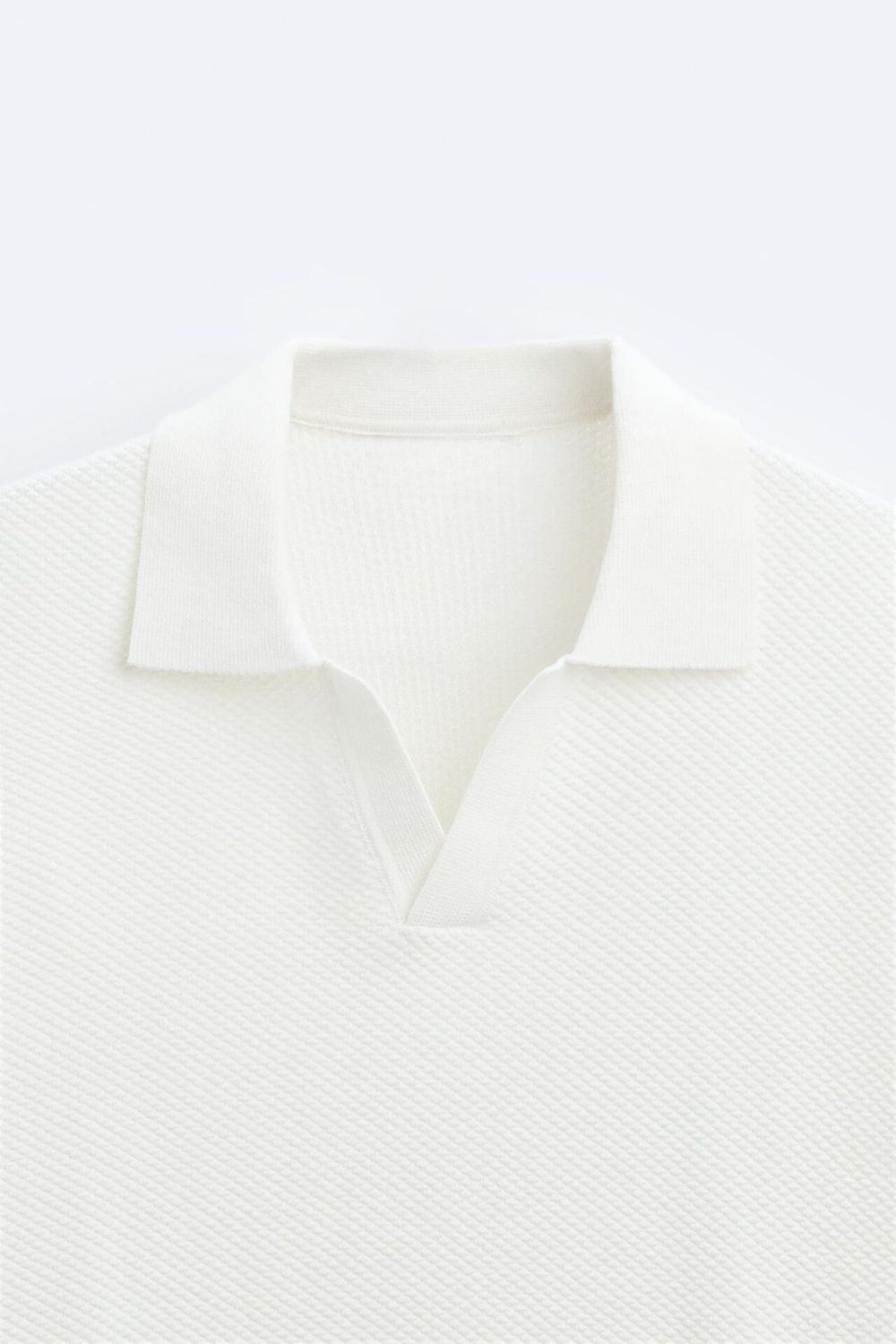 Polo de punto clásico en blanco