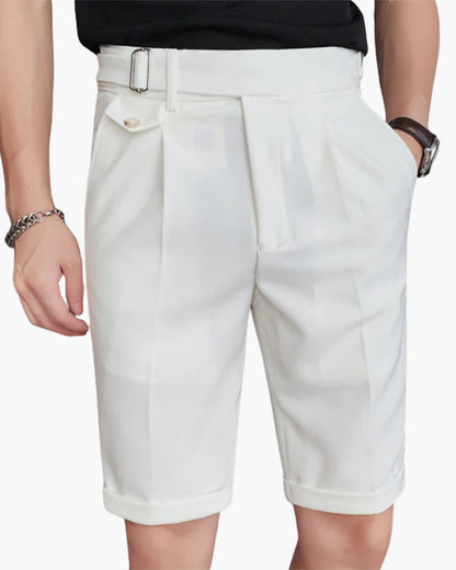 Parker | Pantalones cortos plisados a medida con hebillas laterales ajustables