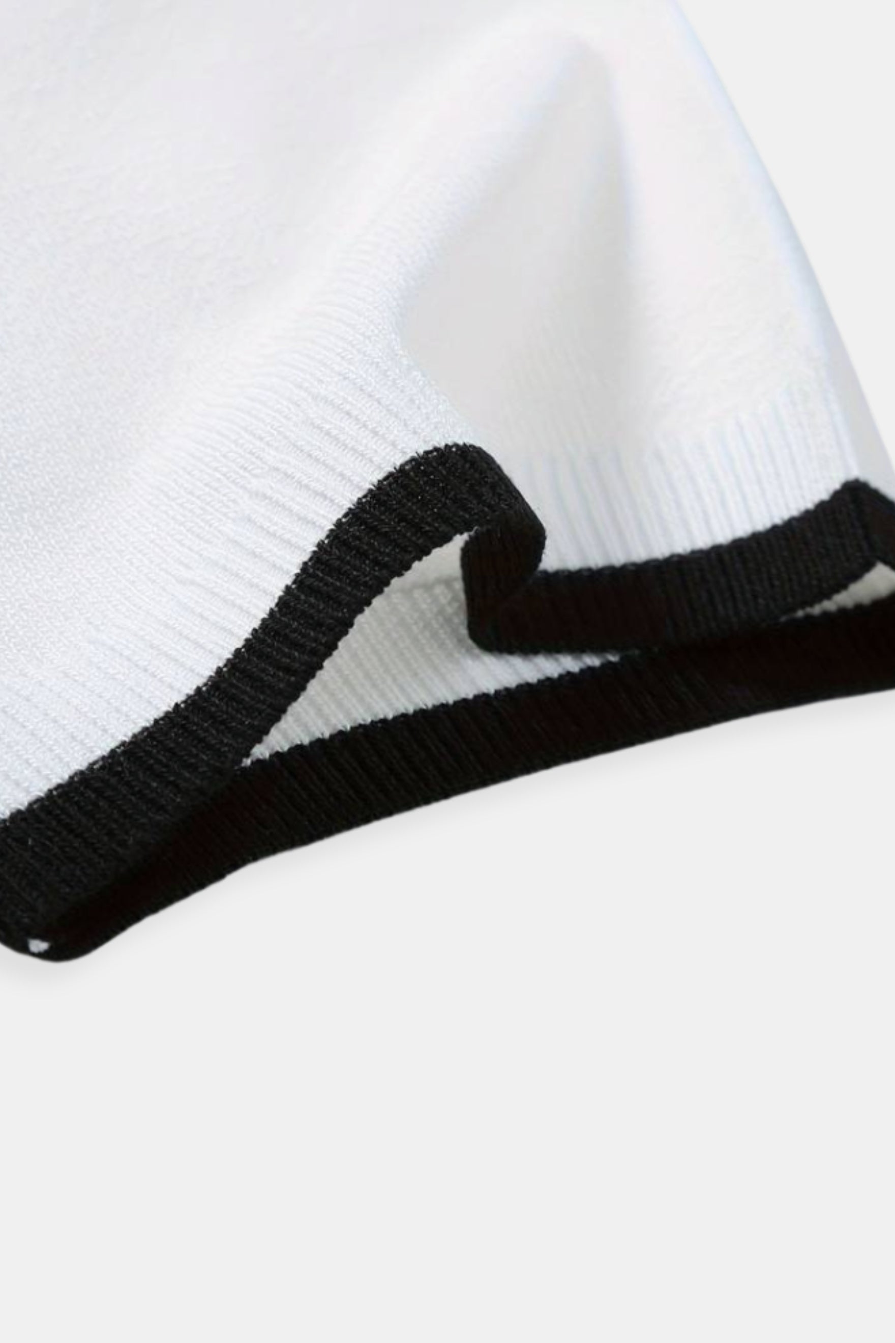 Camisa polo clásica con cremallera y detalles en contraste