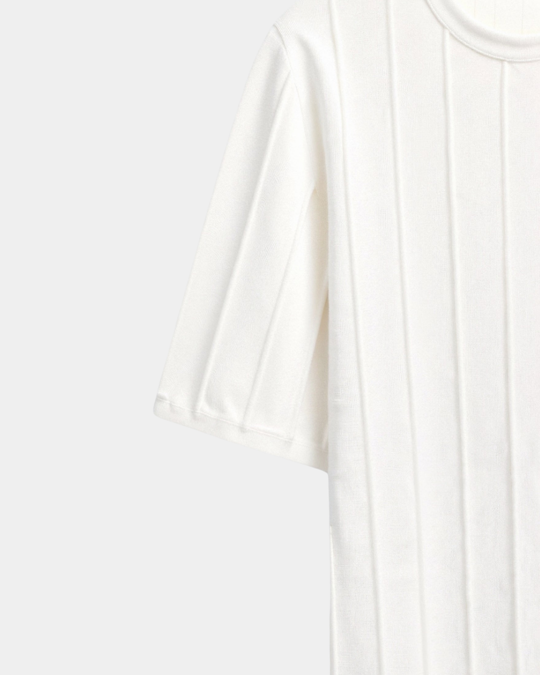 Camiseta de punto para hombre con estructura de canalé vertical – Prenda ligera para el verano