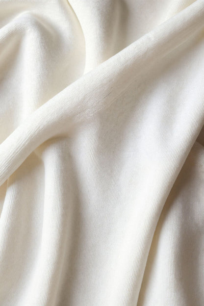 Sudadera minimalista con cuello de cremallera