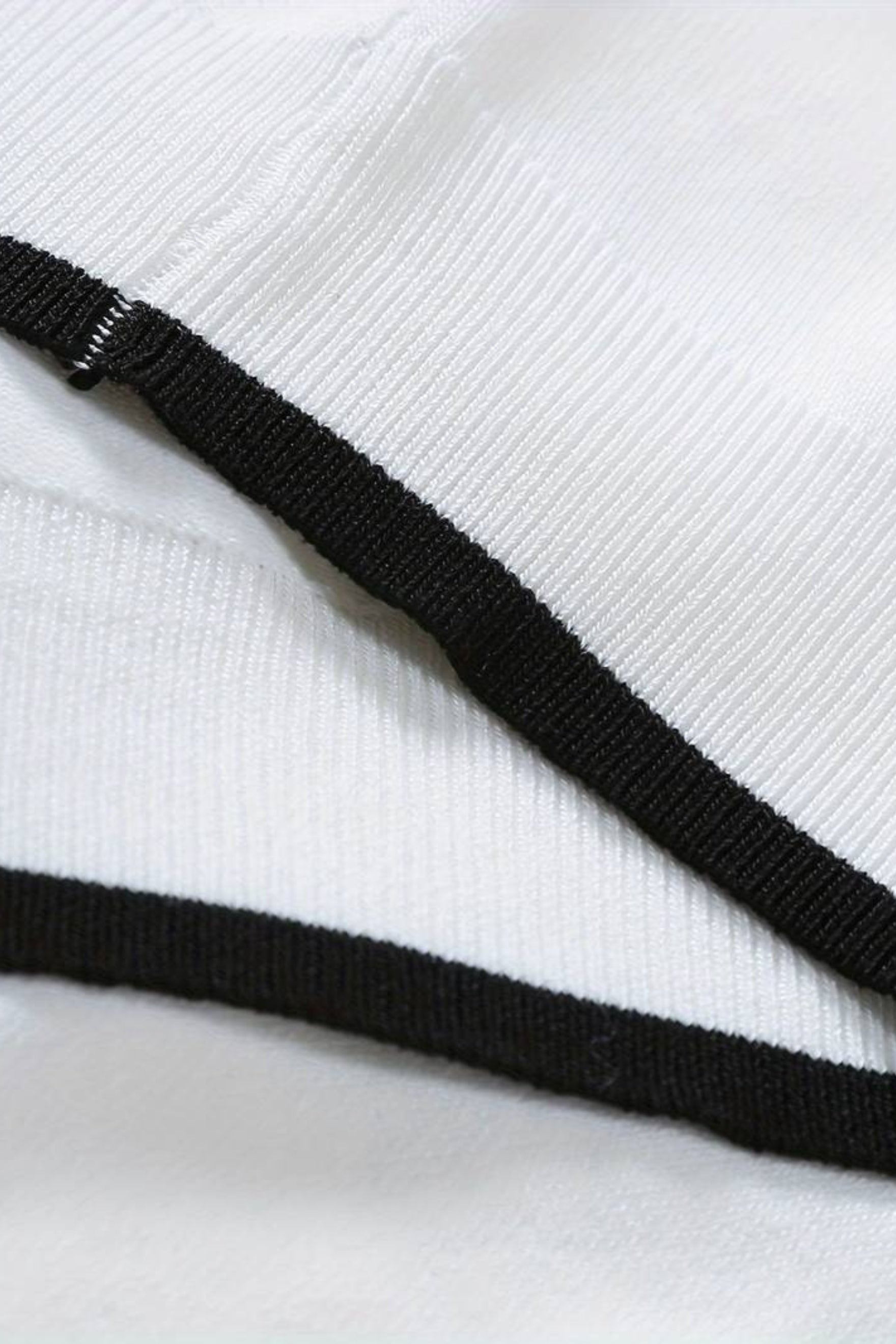Camisa polo clásica con cremallera y detalles en contraste