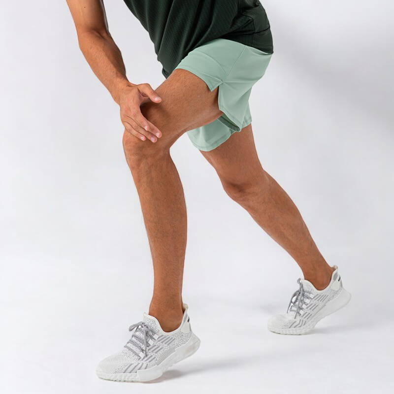 Pantalones cortos de nylon modernos para hombres en varios colores