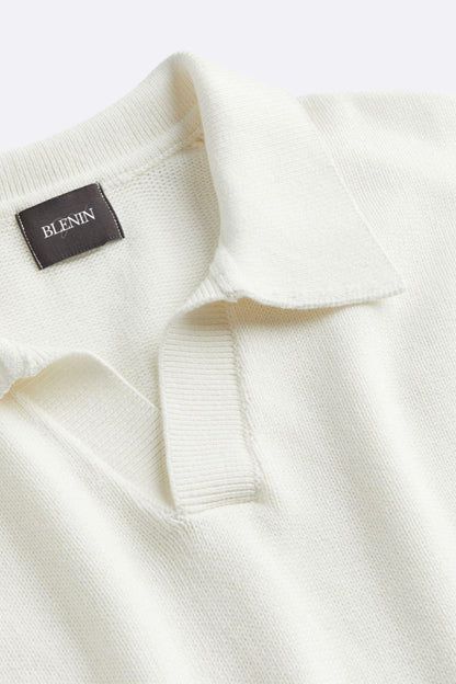 Suéter elegante con cuello abierto para looks estilosos