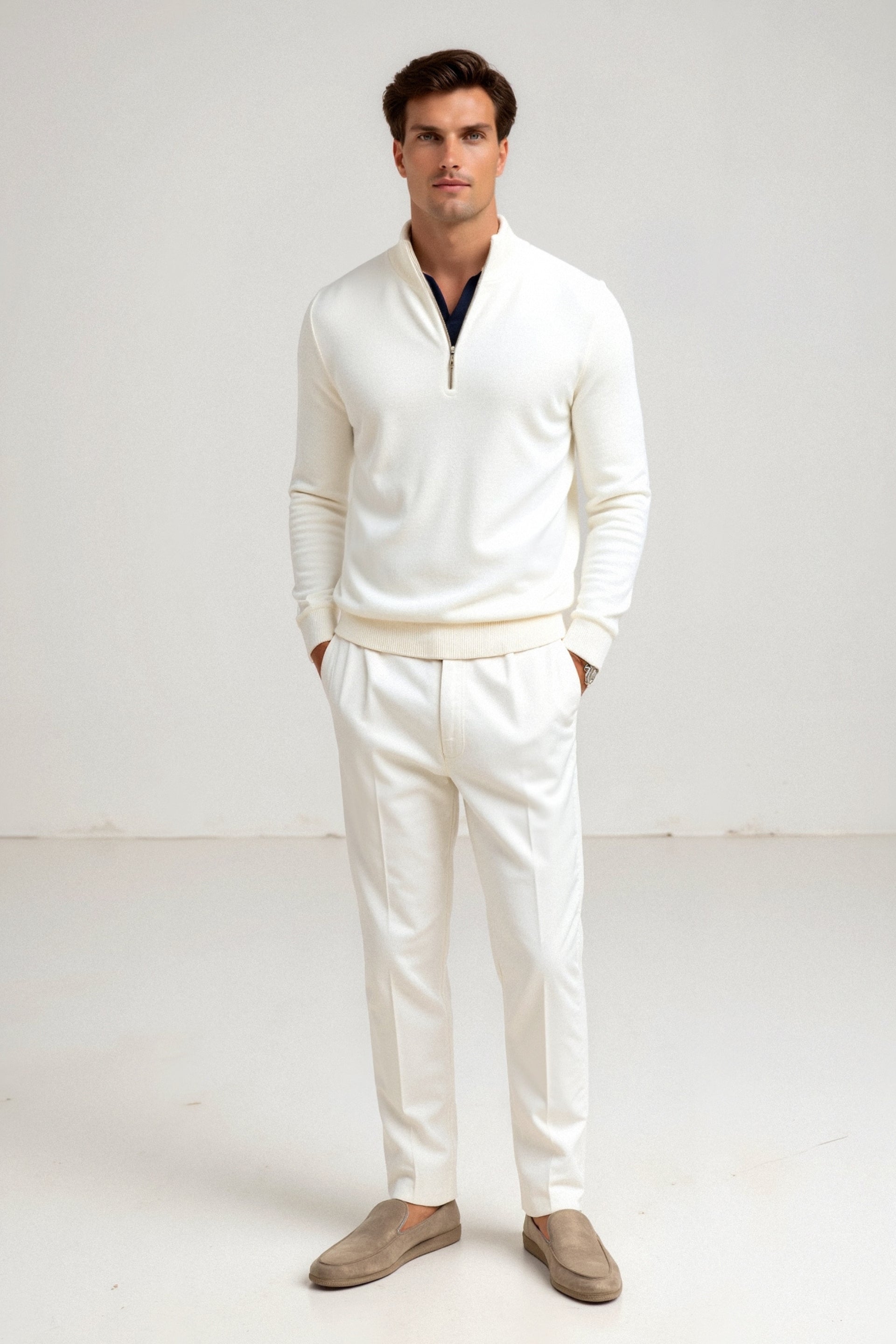 Sudadera minimalista con cuello de cremallera