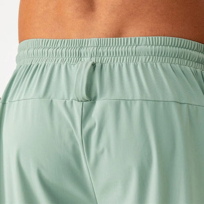 Pantalones cortos de nylon modernos para hombres en varios colores