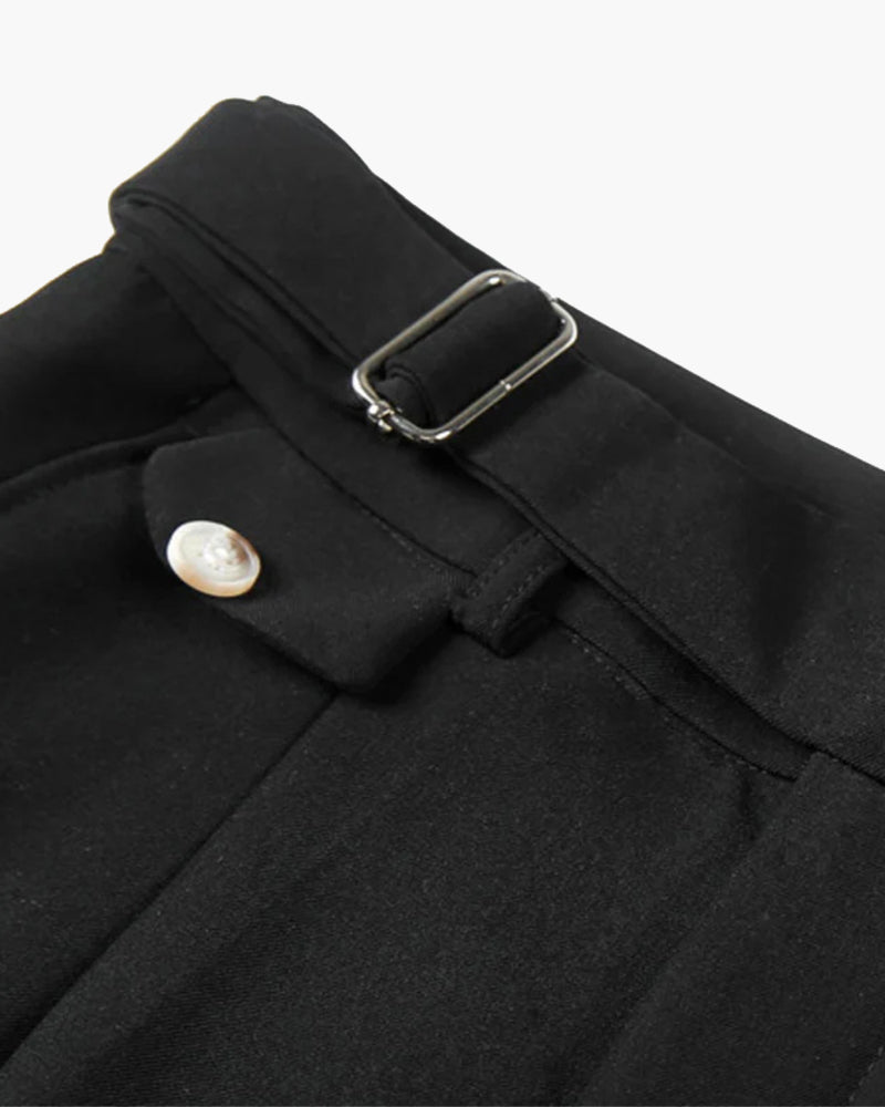 Parker | Pantalones cortos plisados a medida con hebillas laterales ajustables