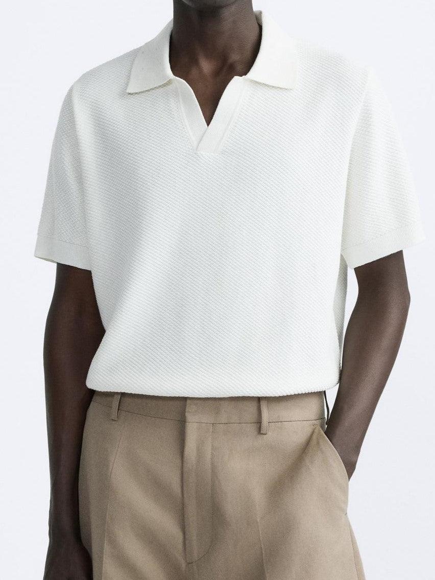 Polo de punto clásico en blanco