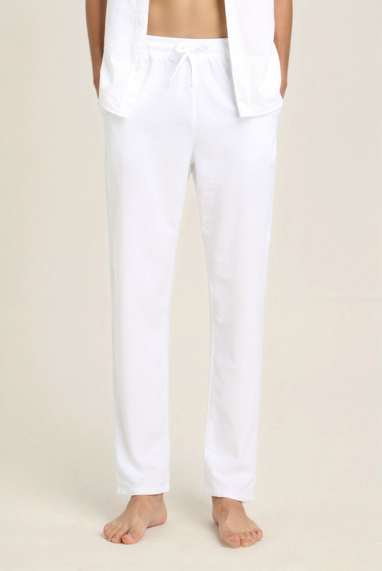 Pantalones de lounge para hombre en blanco – Comodidad y minimalismo