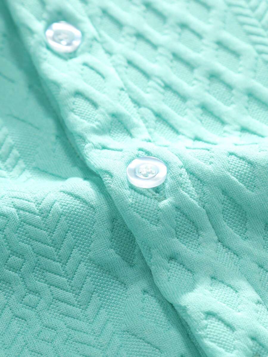Conjunto moderno para hombres con estructura de waffle 3D | Camisa y pantalones cortos