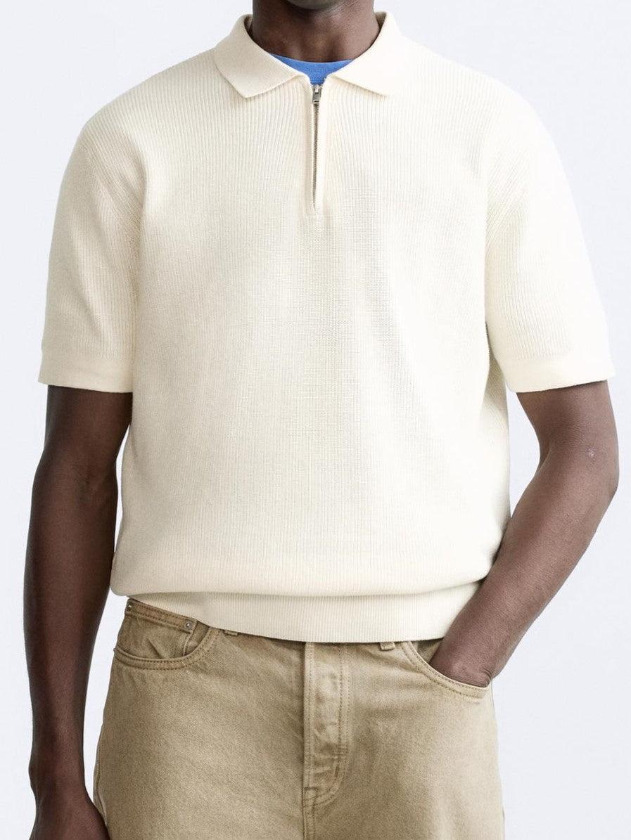 Elegante polo de punto con cremallera