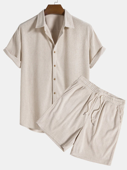 Elegantes conjunto de punto para hombres en apariencia de canalé fino | Camisa y pantalones cortos