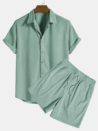 Elegantes conjunto de punto para hombres en apariencia de canalé fino | Camisa y pantalones cortos