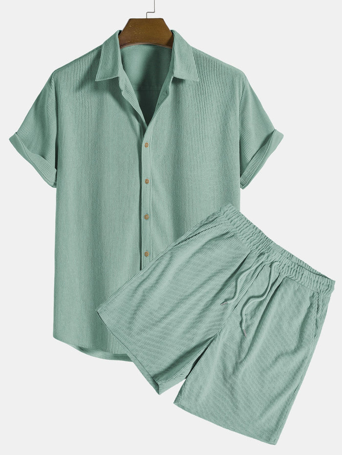Elegantes conjunto de punto para hombres en apariencia de canalé fino | Camisa y pantalones cortos