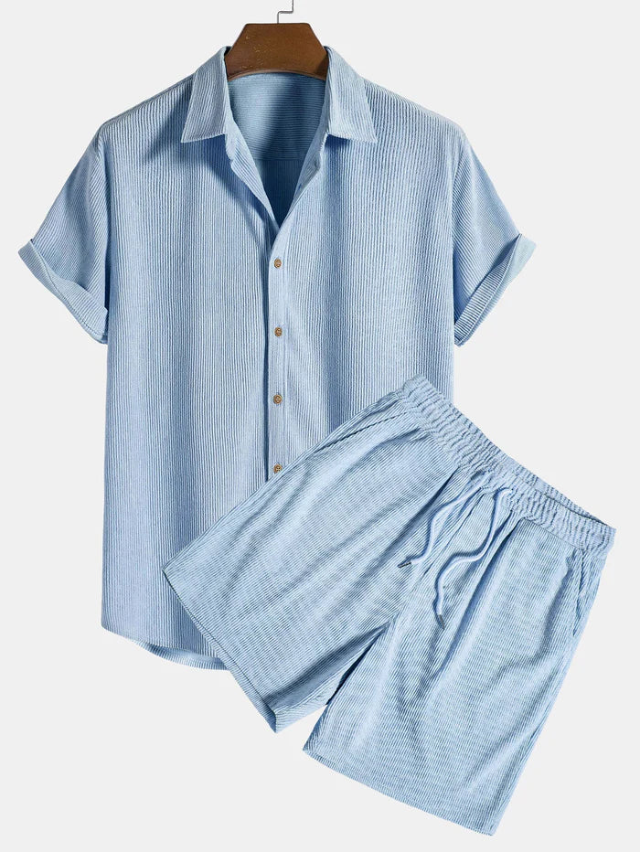 Elegantes conjunto de punto para hombres en apariencia de canalé fino | Camisa y pantalones cortos