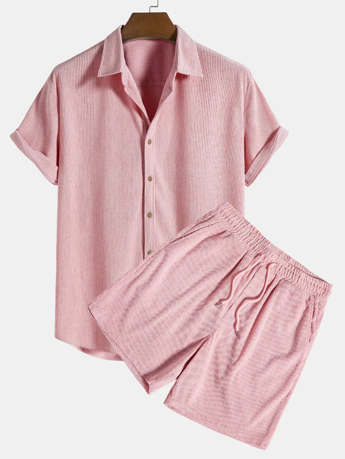 Elegantes conjunto de punto para hombres en apariencia de canalé fino | Camisa y pantalones cortos