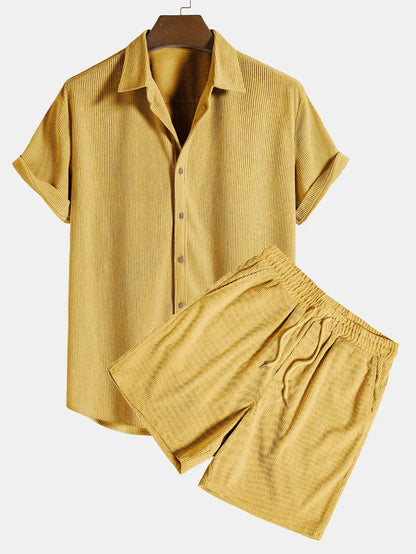 Elegantes conjunto de punto para hombres en apariencia de canalé fino | Camisa y pantalones cortos