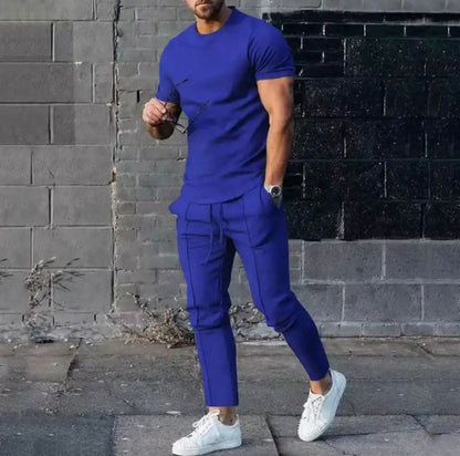 Conjunto de ocio para hombres con camiseta y pantalones jogger slim-fit
